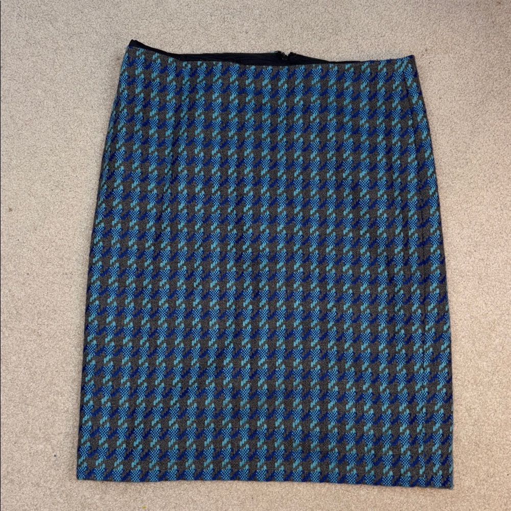Talbots Blue and Gray Houndstooth Skirt . Lined. Zipper and hook and eye closure